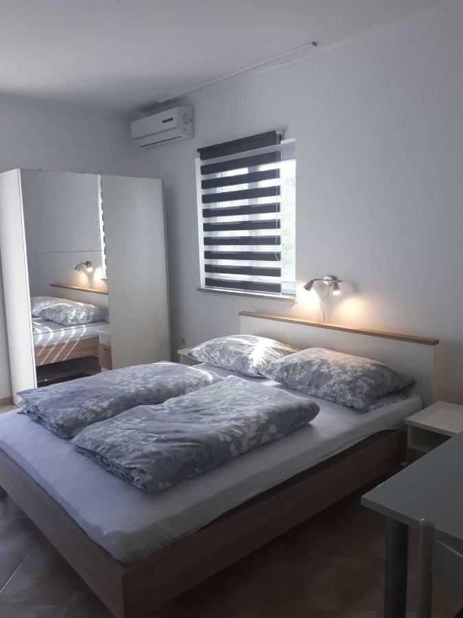 Apartments Irina Rovanjska Bagian luar foto